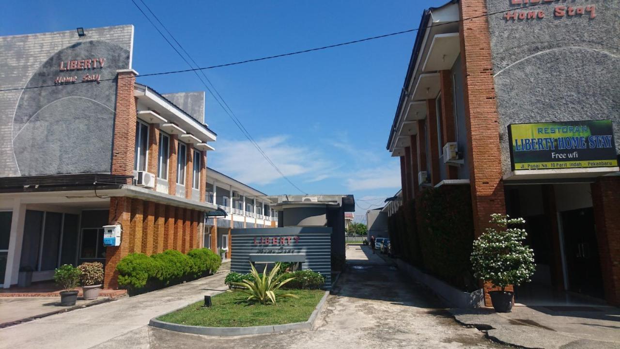 Liberty Homestay Parit  Εξωτερικό φωτογραφία
